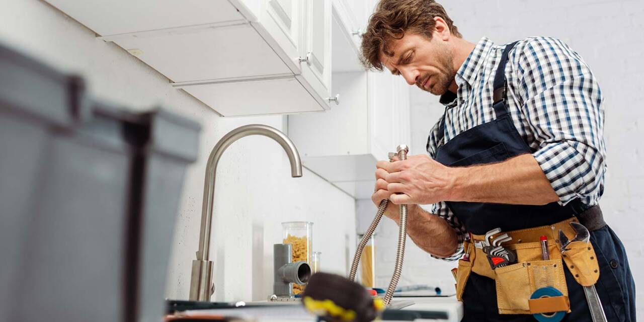 selective-focus-of-plumber-holding-metal-pipe-near-resize.jpg